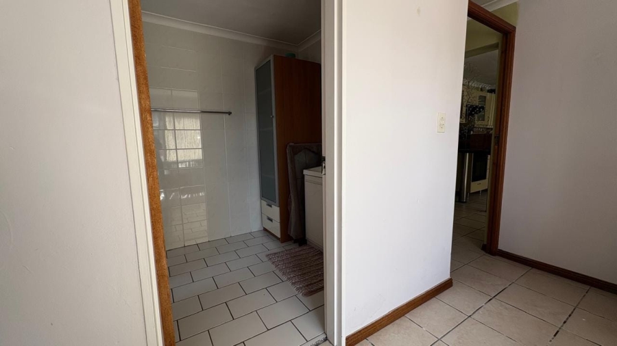5 Bedroom Property for Sale in Sandbaai Western Cape